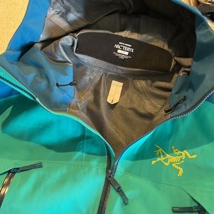 Mens Arc’Teryx ski/winter coat.